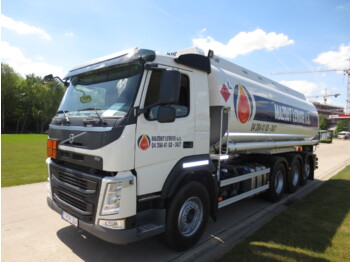 Camion cisterna VOLVO FM