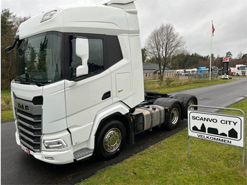 Trattore stradale DAF XF 530