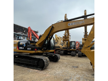 Escavatore CATERPILLAR 320D