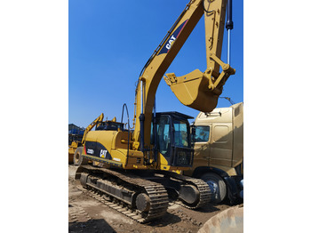 Escavatore cingolato CATERPILLAR 320D2: foto 3