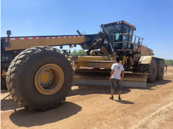 Grader CATERPILLAR