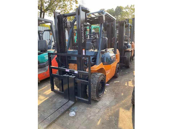 Carrello elevatore diesel Used Hydraulic Forklift Komatsu FD30 diesel Forklift for Sale: foto 3