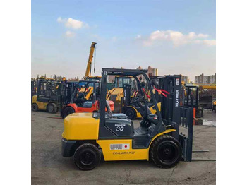 Carrello elevatore diesel used Komatsu Forklifts FD30 second hand komatsu FD30 forklifts used used forklift for sale: foto 2