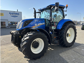 Trattore NEW HOLLAND T7.245