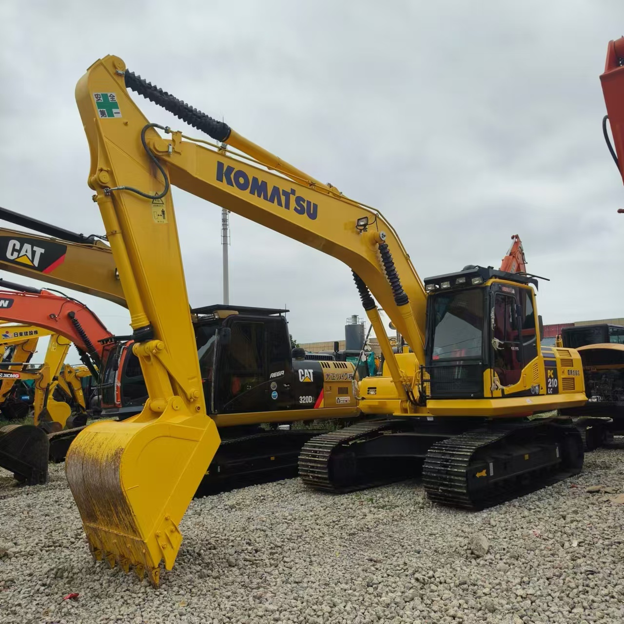 Escavatore cingolato KOMATSU PC210