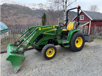 Trattore JOHN DEERE 3720