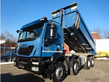 Autocarro ribaltabile IVECO Trakker