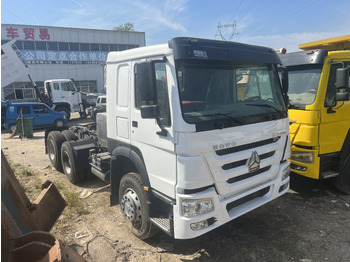 Trattore stradale SINOTRUK HOWO