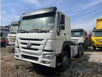 Trattore stradale SINOTRUK HOWO