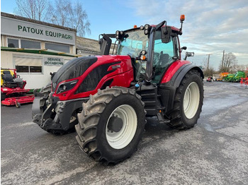 Trattore VALTRA T214