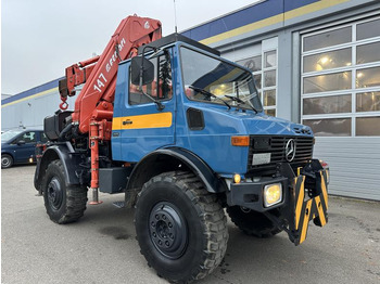 Camion con gru UNIMOG U1500