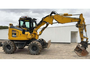 Escavatore gommato KOMATSU