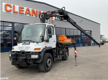 Camion con gru UNIMOG U500