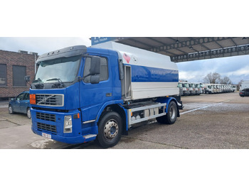 Camion cisterna VOLVO FM