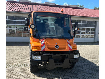 Autocarro ribaltabile UNIMOG