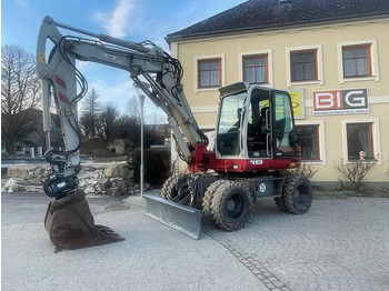 Escavatore TAKEUCHI