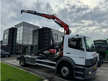 Camion con gru MERCEDES-BENZ Atego