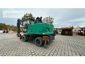 Escavatore per movimentazione CATERPILLAR MH3024