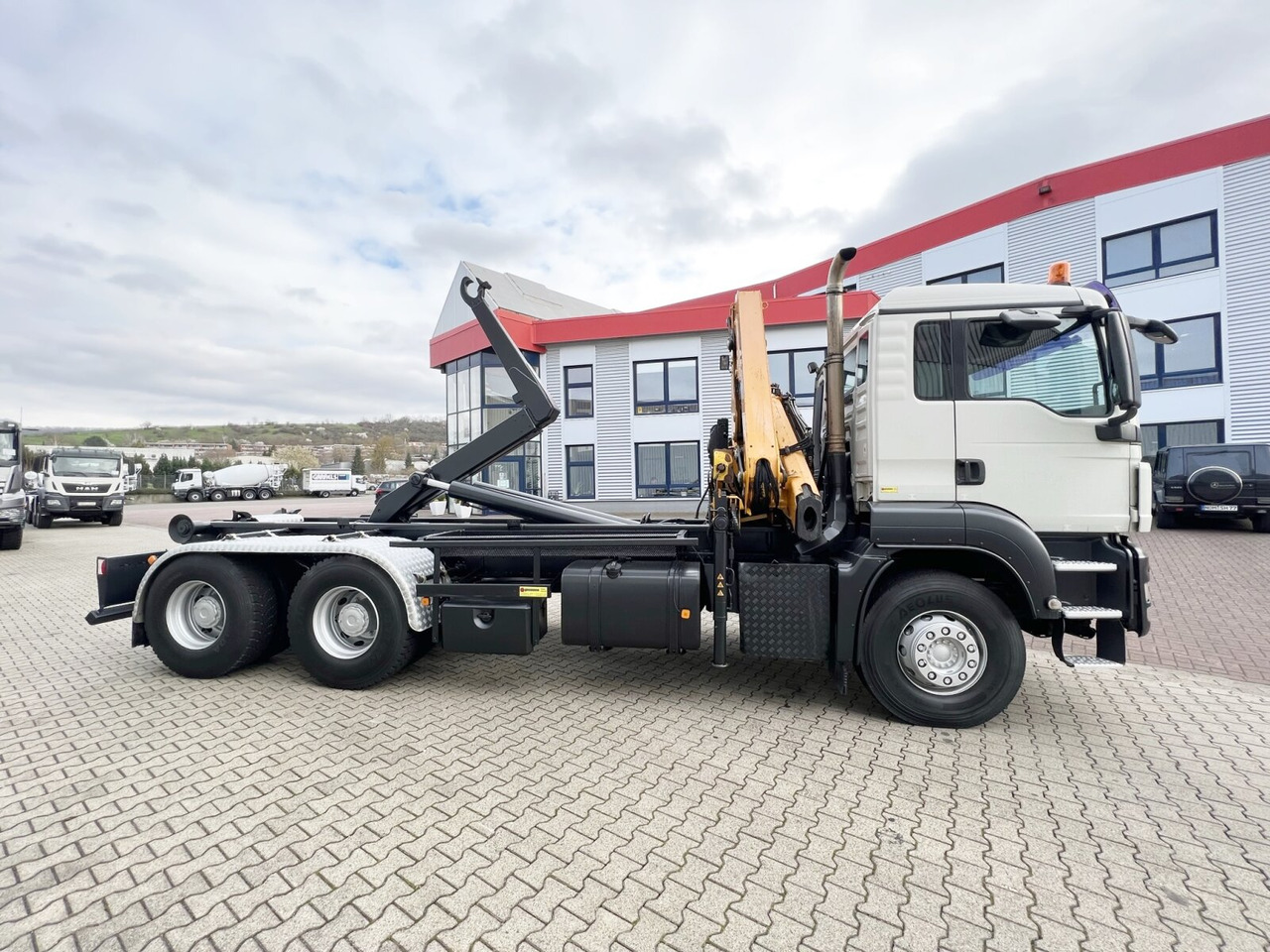 Leasing di MAN TGS 33.440 6X4 BL TGS 33.440 6X4 BL mit Kran Effer 165-3S, Funk MAN TGS 33.440 6X4 BL TGS 33.440 6X4 BL mit Kran Effer 165-3S, Funk: foto 10