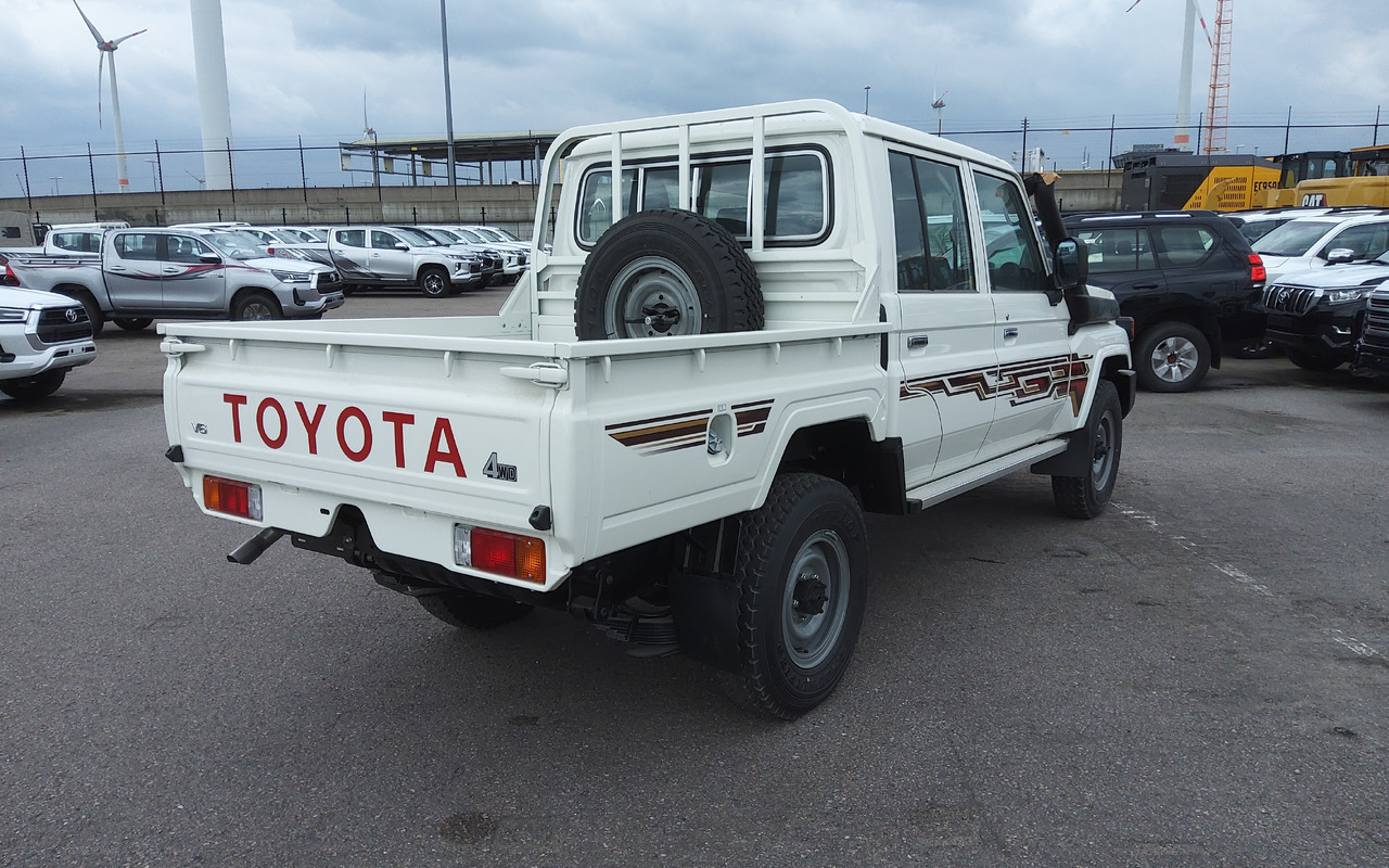 Autovettura nuovo Toyota Toyota Land cruiser 79 grj double cabin 4.0L Petrol Manual 5 SEATS/PLACES: foto 8