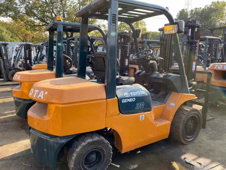 Carrello elevatore diesel Used Hydraulic Forklift Komatsu FD30 diesel Forklift for Sale: foto 6