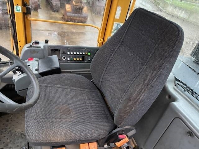 Pala gommata Volvo L 110 E: foto 18