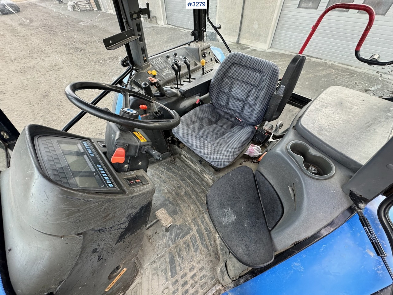 Trattore 2001 New Holland TM135 w/front hydraulics: foto 13