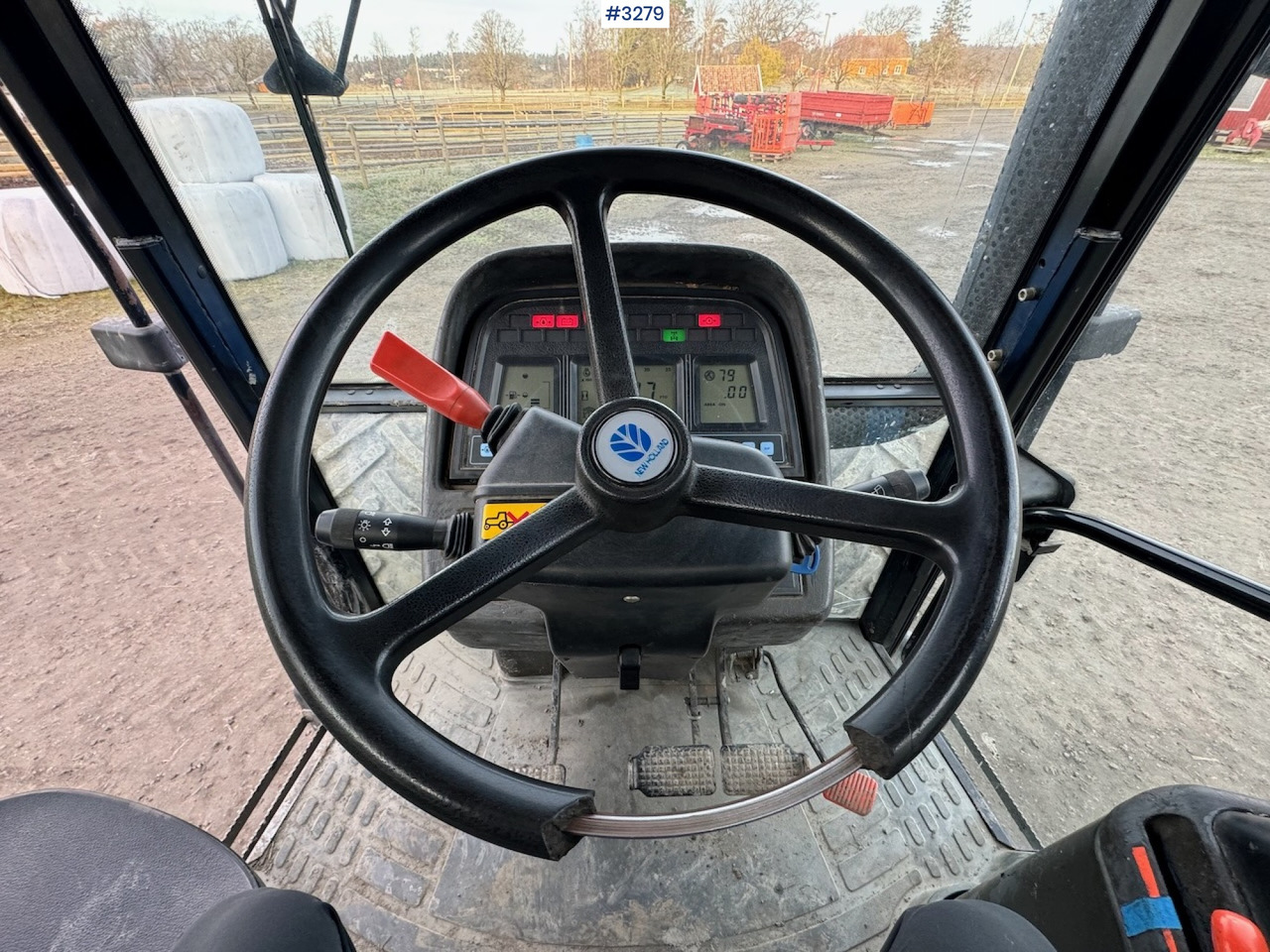 Trattore 2001 New Holland TM135 w/front hydraulics: foto 15