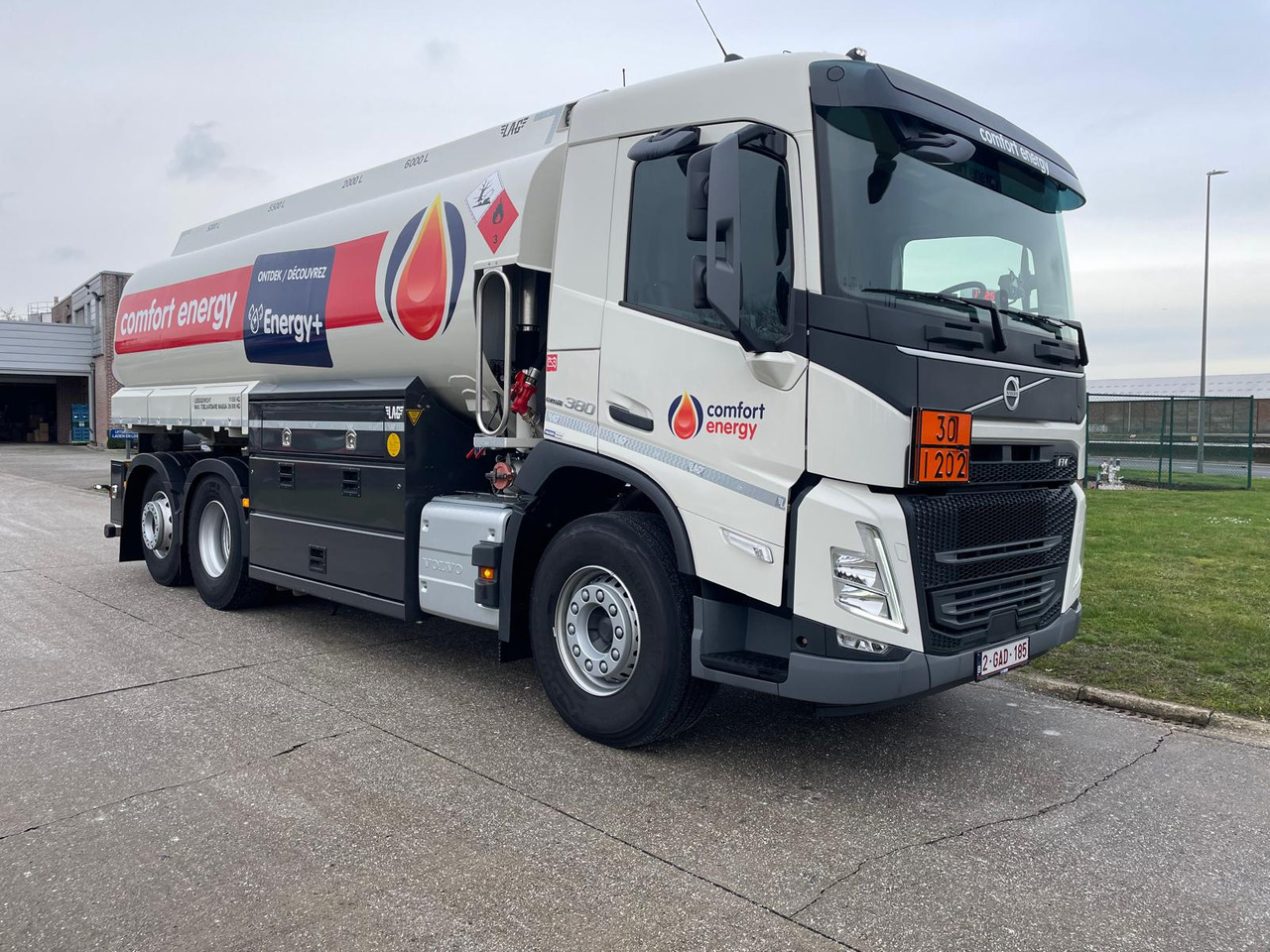 Camion cisterna nuovo VOLVO FM380: foto 7