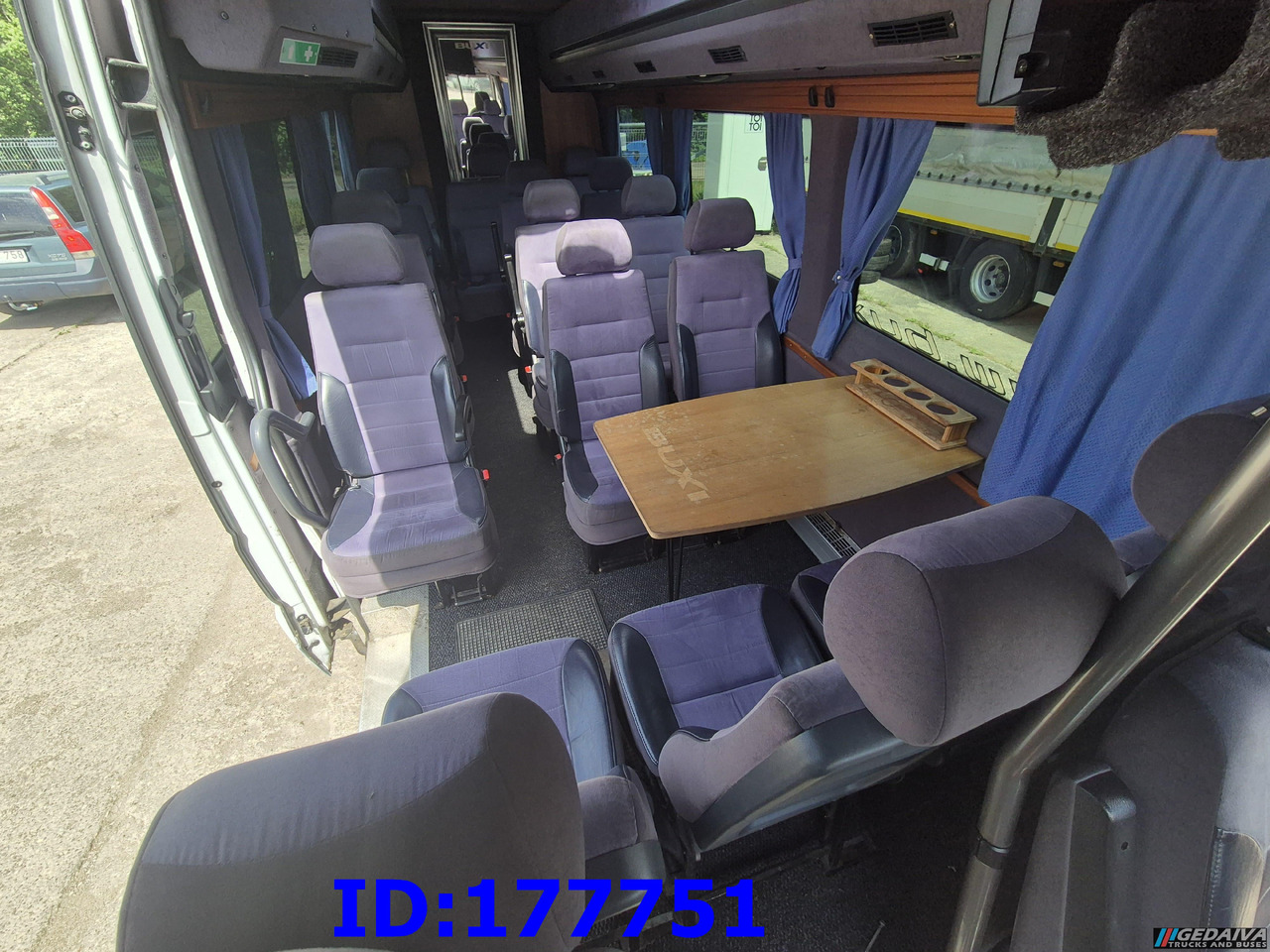 Pullman MERCEDES-BENZ Sprinter 518 - VIP - 17-seater: foto 19