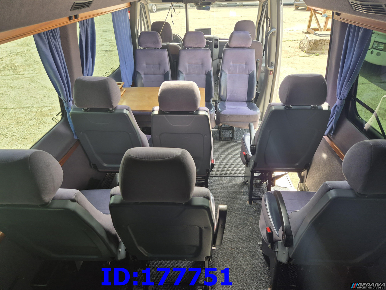 Pullman MERCEDES-BENZ Sprinter 518 - VIP - 17-seater: foto 25