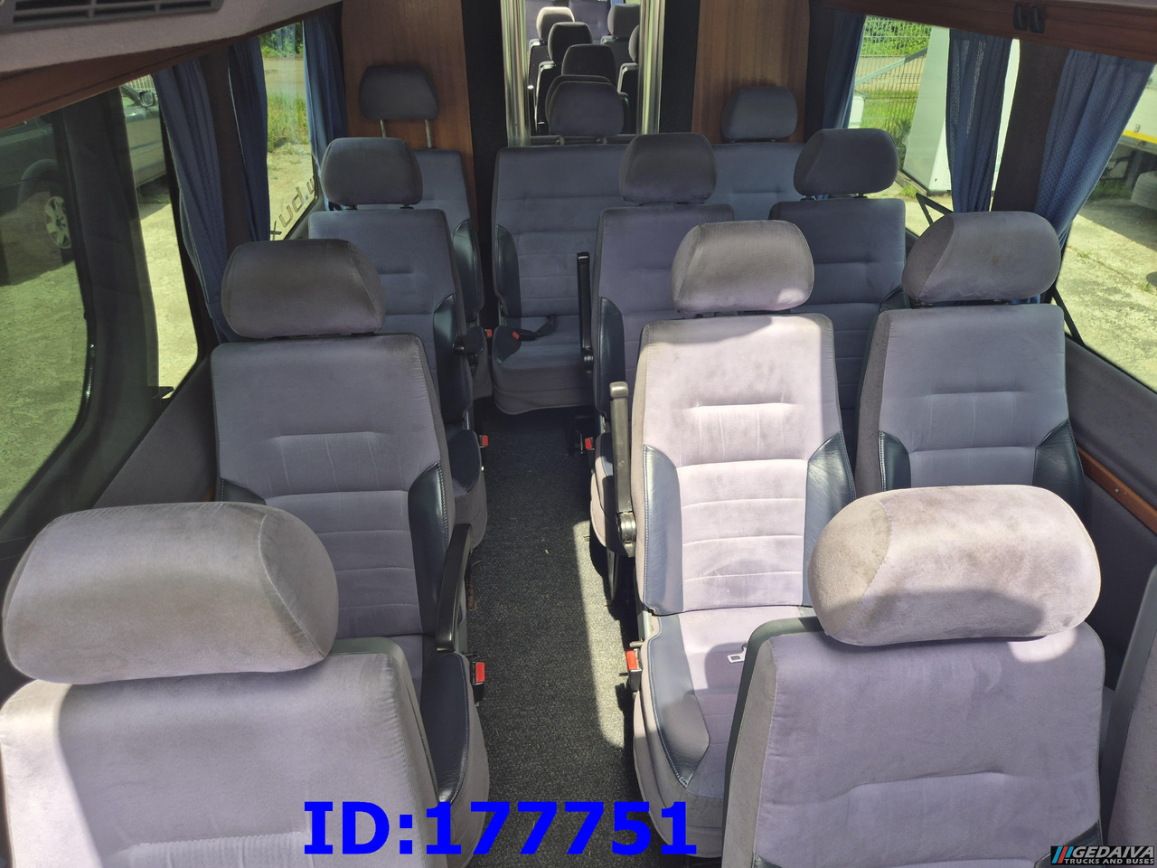 Pullman MERCEDES-BENZ Sprinter 518 - VIP - 17-seater: foto 22