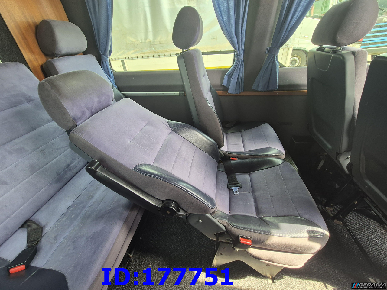 Pullman MERCEDES-BENZ Sprinter 518 - VIP - 17-seater: foto 23