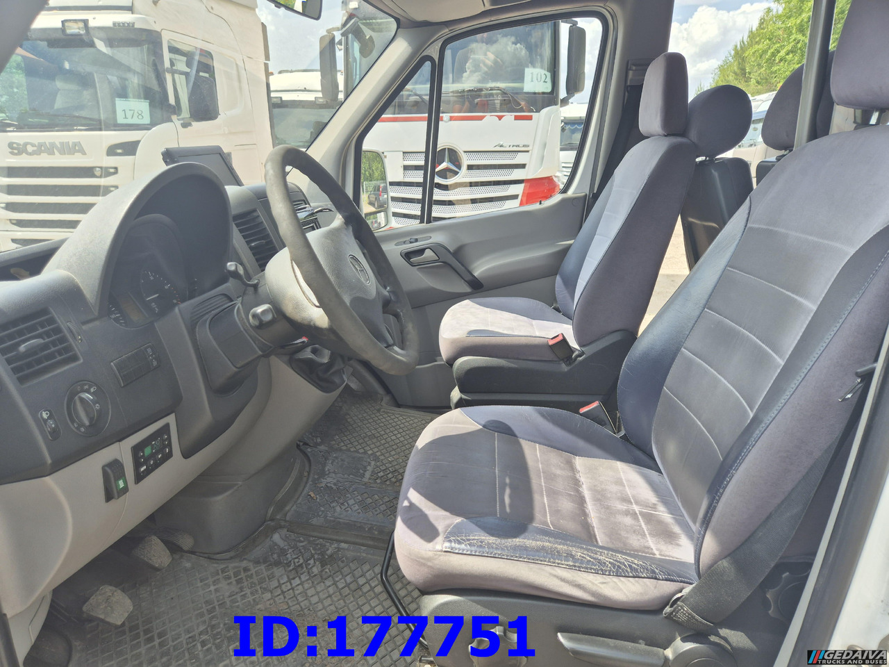 Pullman MERCEDES-BENZ Sprinter 518 - VIP - 17-seater: foto 11