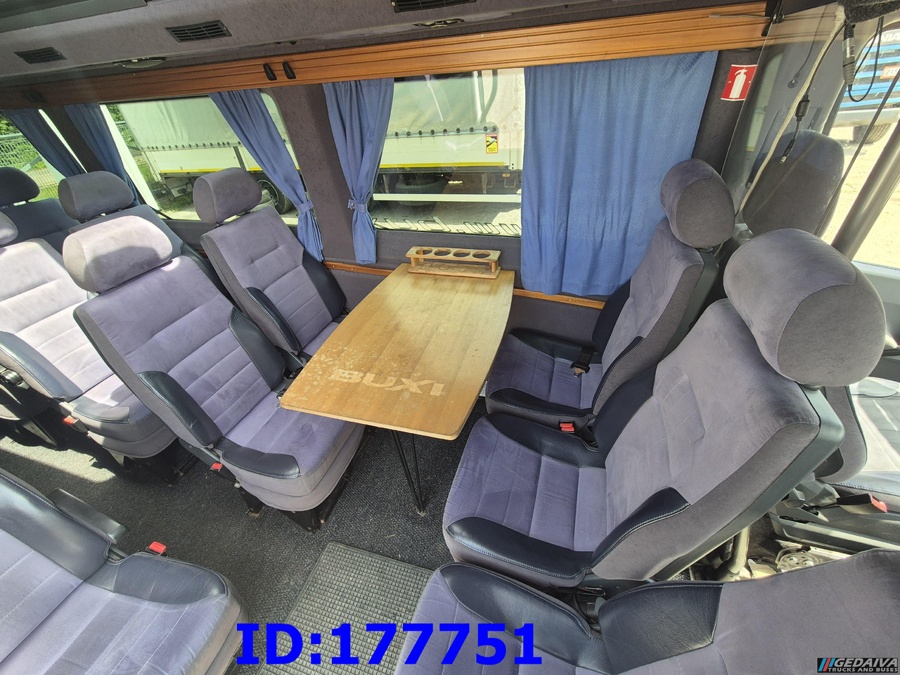 Pullman MERCEDES-BENZ Sprinter 518 - VIP - 17-seater: foto 21