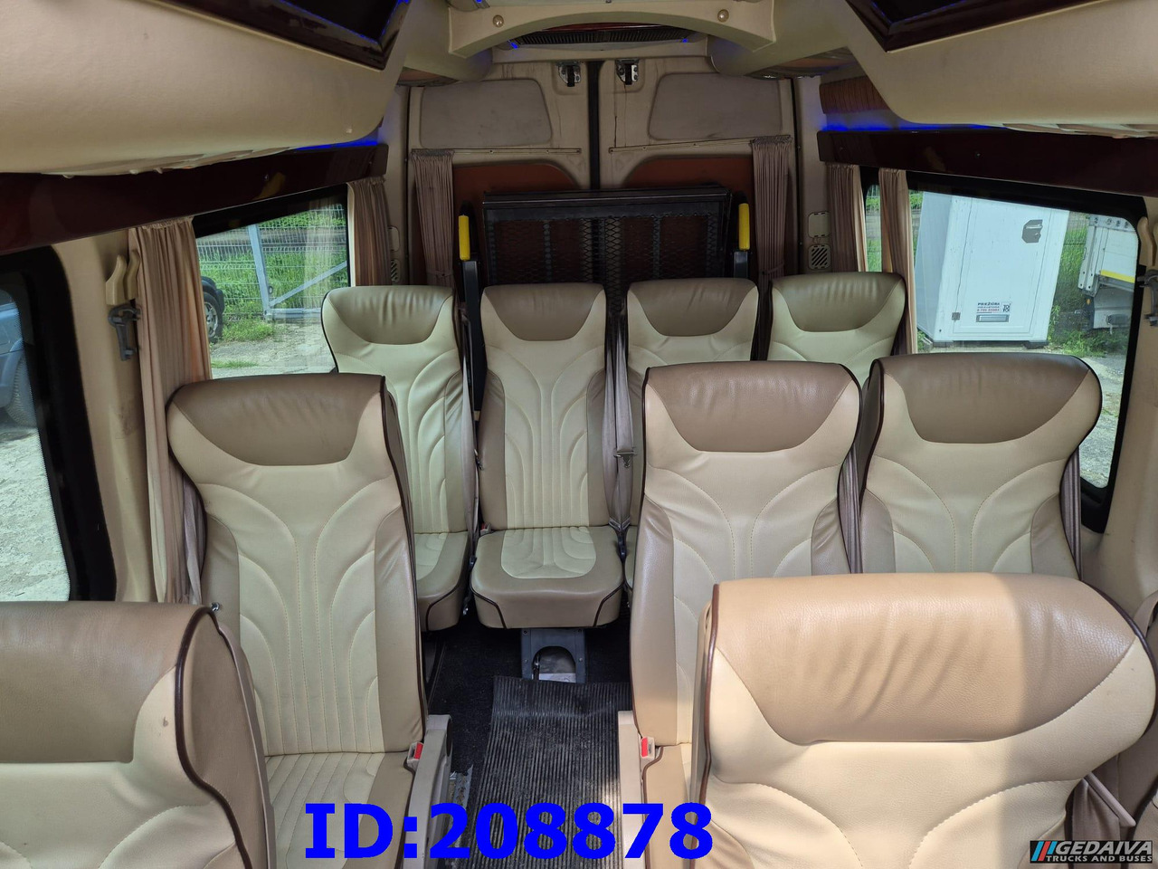 Pullman MERCEDES-BENZ Sprinter 519 -VIP- 17 places: foto 21