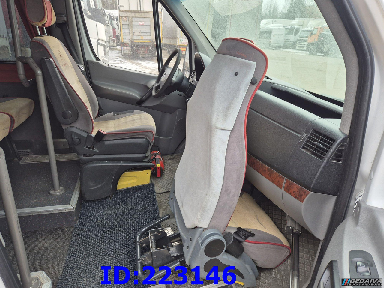 Pullman MERCEDES-BENZ Sprinter 519 VIP - 21Place -Euro 5: foto 14