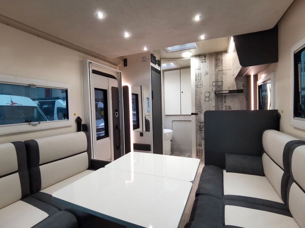 Camper profilato nuovo Forster T 639 LF COUPÉ /-2025- /165PS / SILVER - EDITION: foto 13