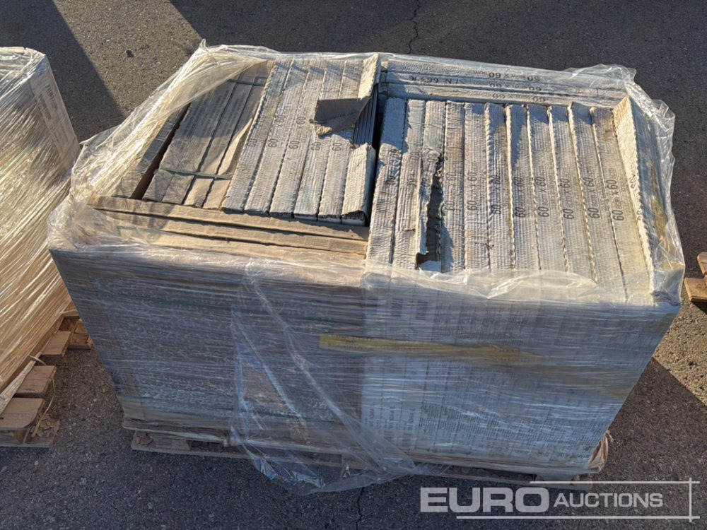 Attrezzatura da costruzione Pallet of Tiles (4 Of): foto 6