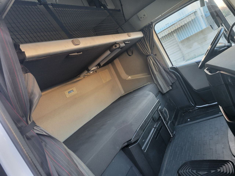 Cabina e interni per Camion Volvo FH: foto 10