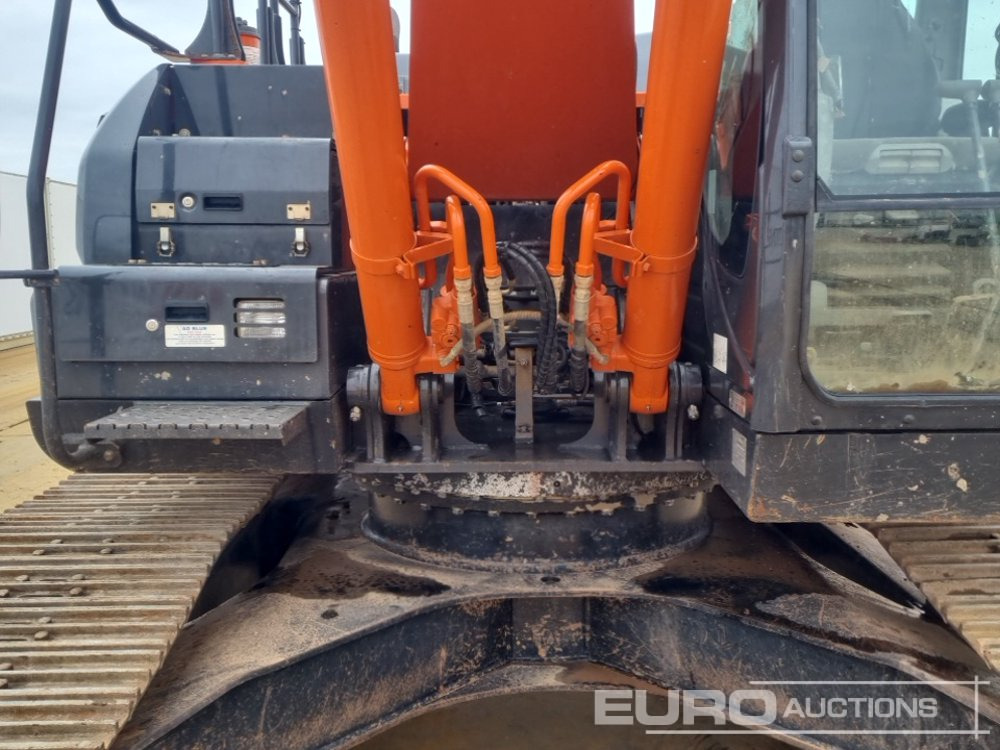 Escavatore cingolato 2019 Hitachi ZX210LC-6: foto 17