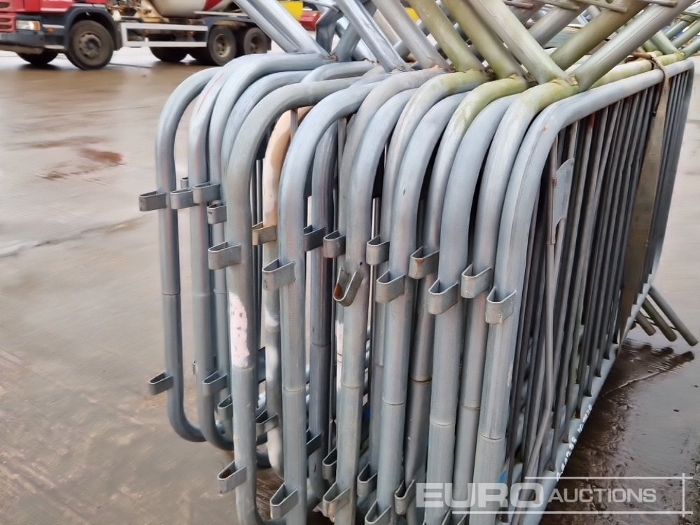 Attrezzatura da costruzione Bundle of Metal Pedestrian Safety Barriers (2 of): foto 15