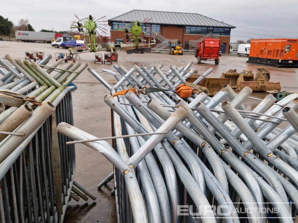 Attrezzatura da costruzione Bundle of Metal Pedestrian Safety Barriers (2 of): foto 11